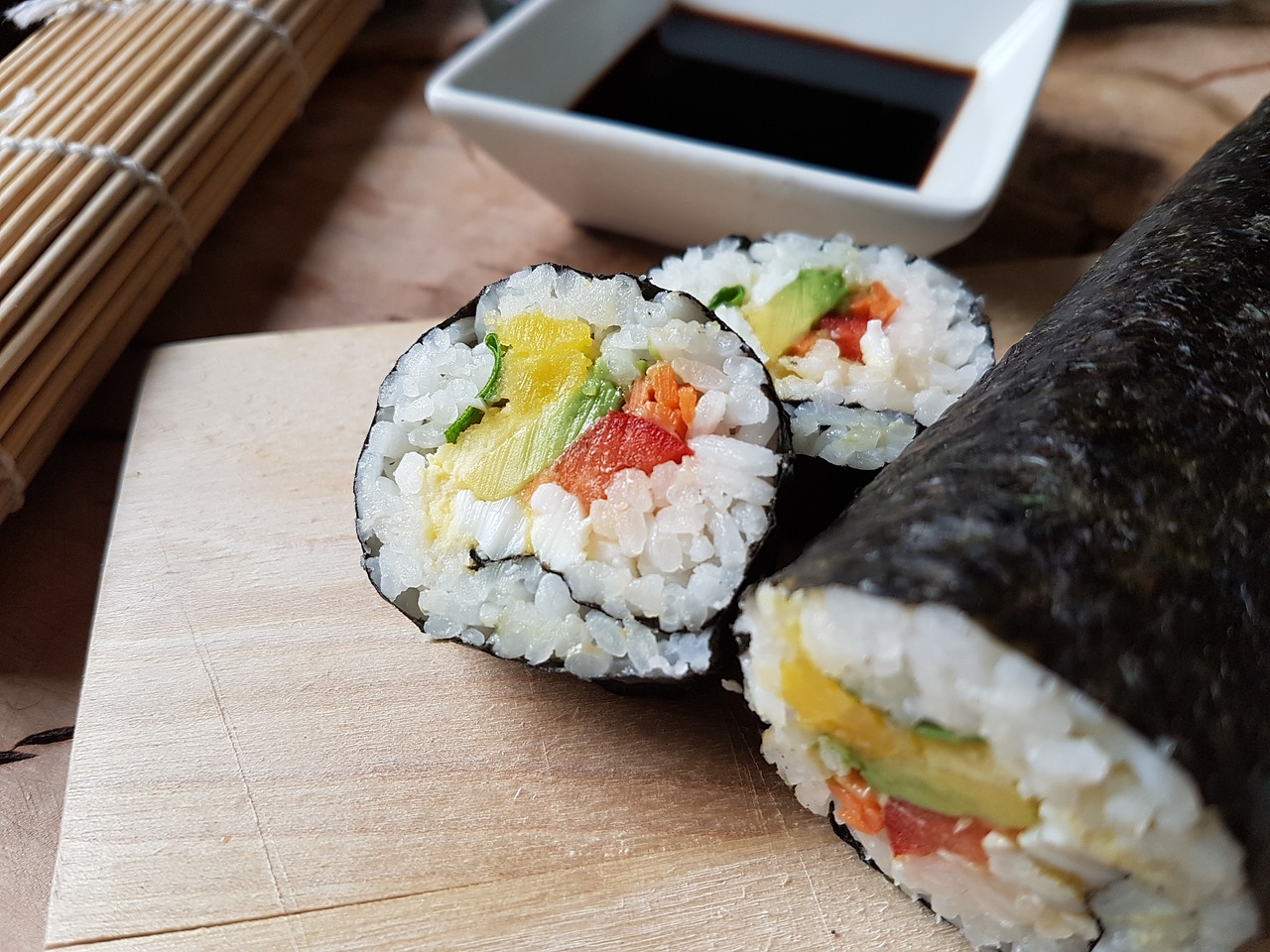 L'atelier du sushi - Avec 1 couteau à sushi, 1 planche de service en  bambou, 1